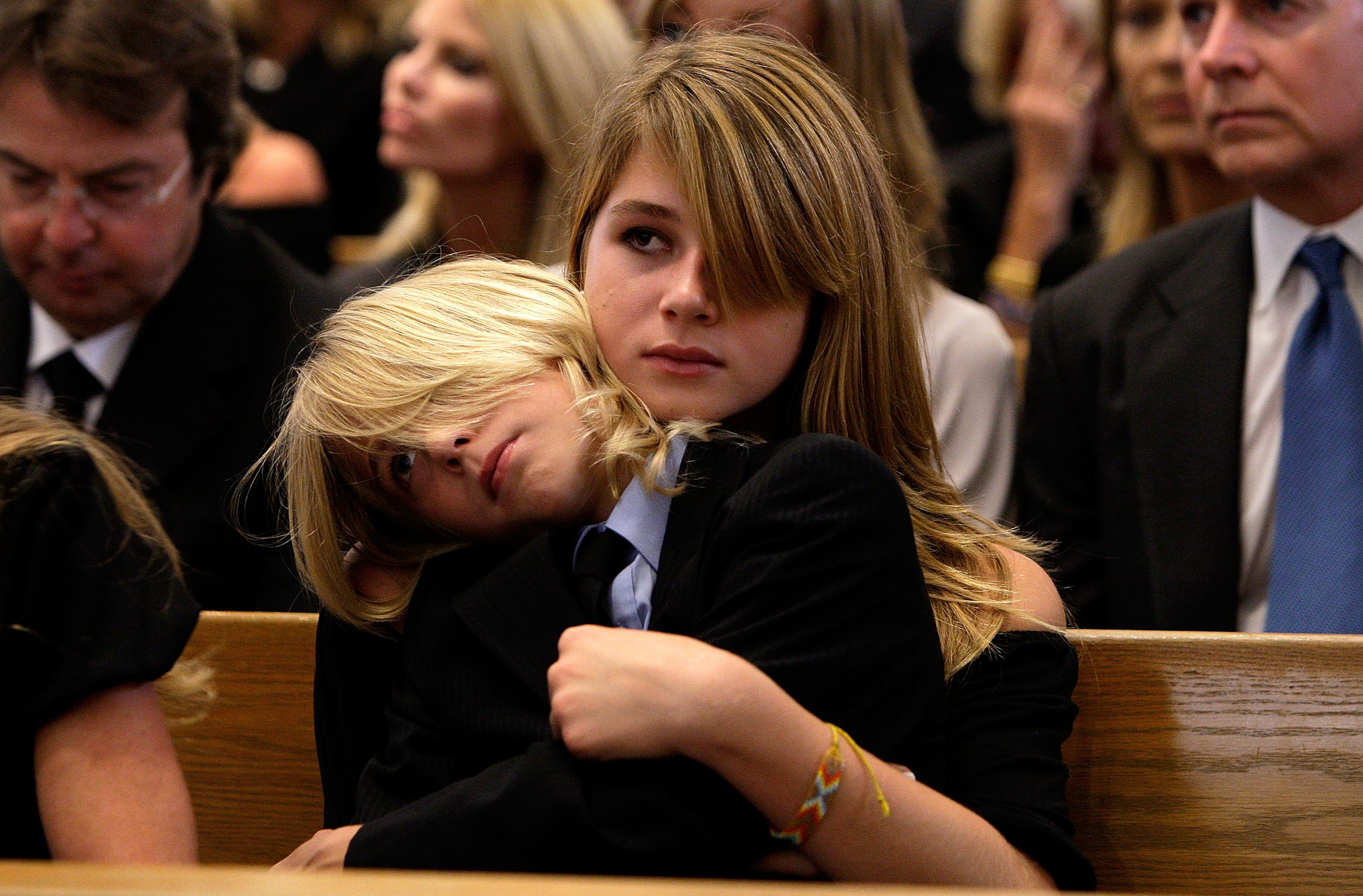 Donovan Mervyn and Farah Griffin at their grandfather, Merv Griffin's funeral in Beverly Hills 2007 | Source: Getty Images