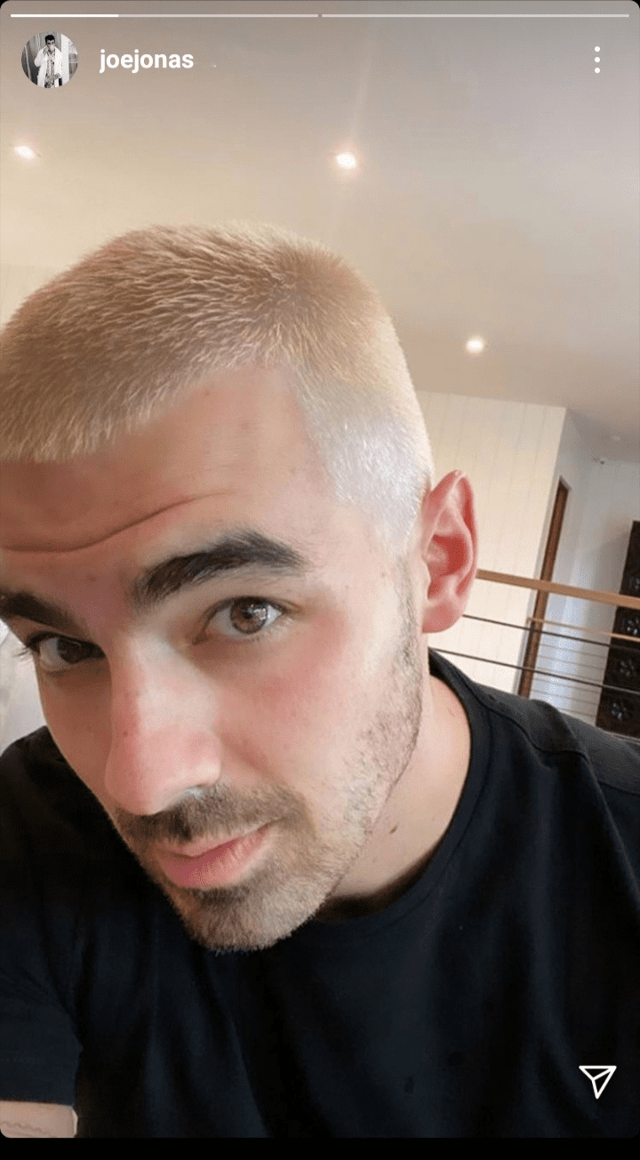 Joe Jonas turns heads with his new platinum look in August 2020. | Source: InstagramStories/joejonas.