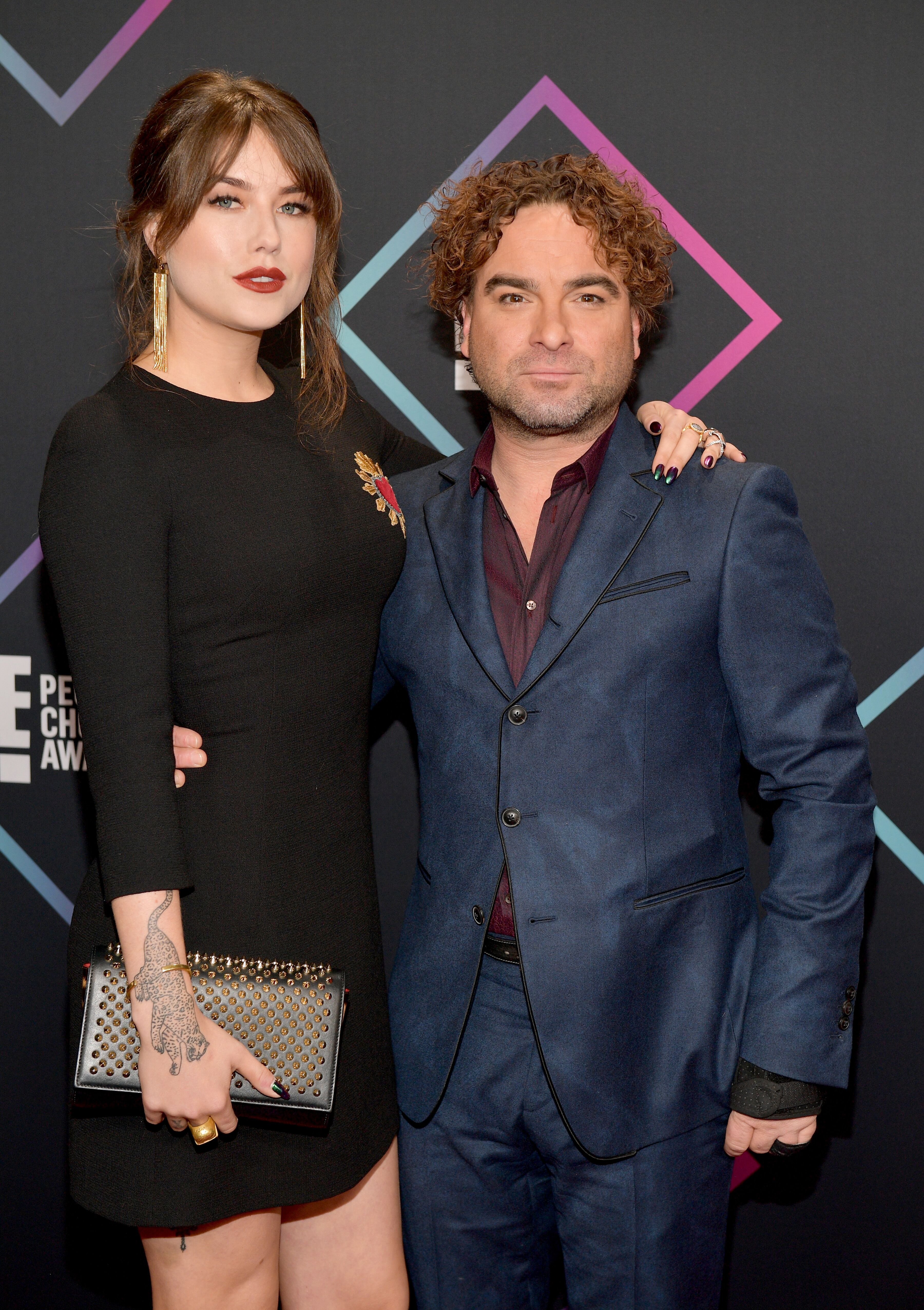 Alaina Meyer and Johnny Galecki at 2018 E! People's Choice Awards on November 11, 2018. | Source: Getty Images