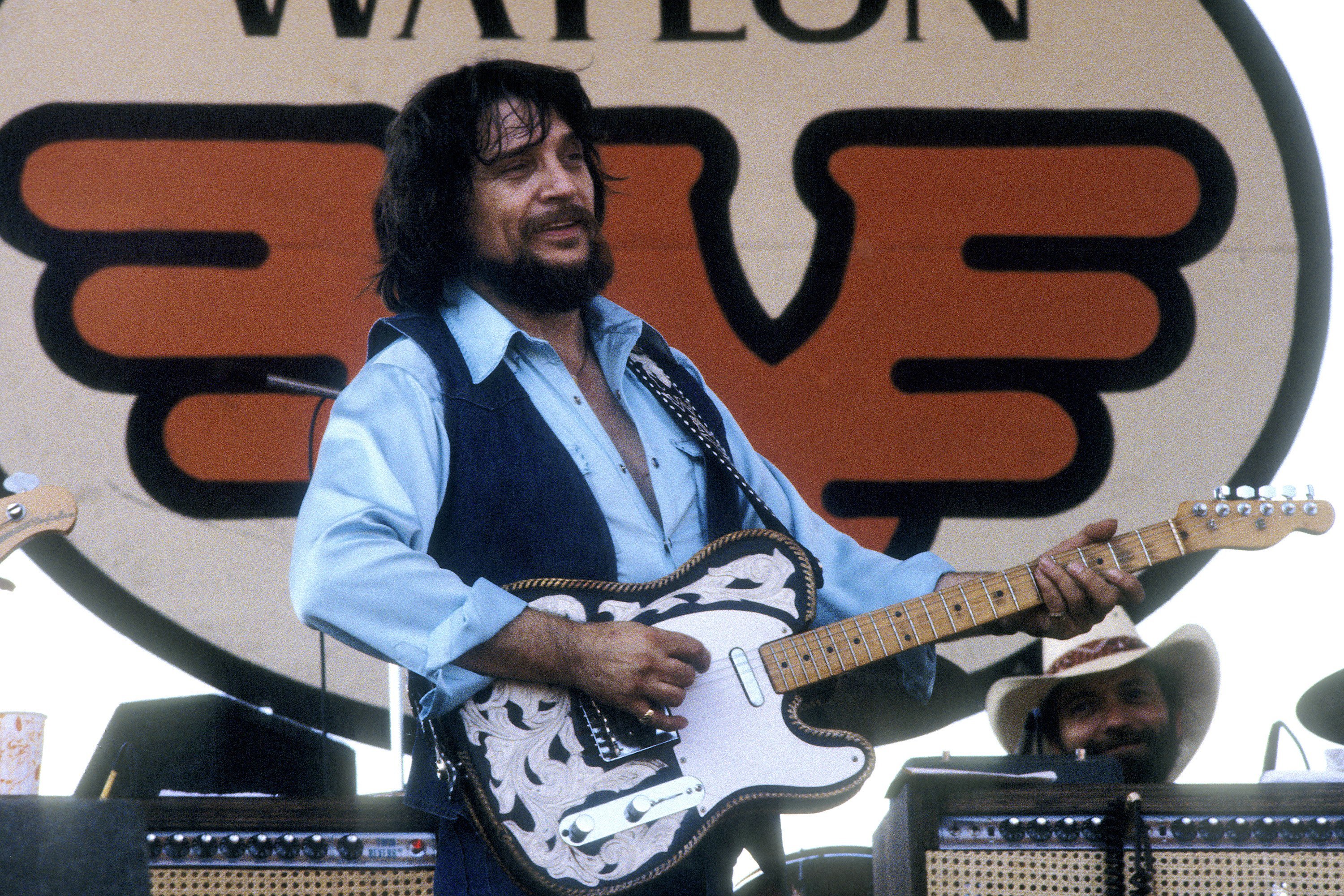 Waylon Jennings performs with 'Willie Nelson' at the Spartan Stadium in San Jose, California on July 26, 1982 | Source: Getty Images