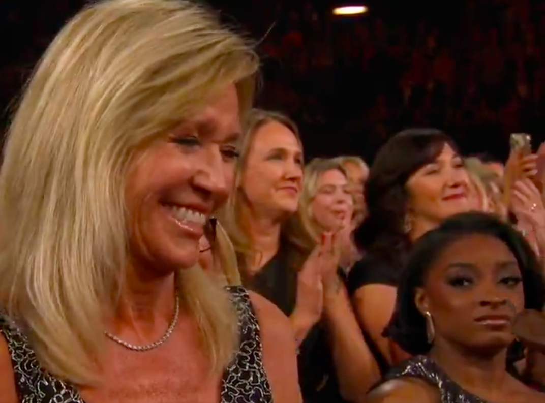 Simone Biles looking at Norma Strait. | Source: X/@CountryMusic