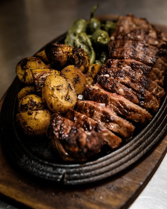 Pepper steak with roast potatoes | Source: Unsplash