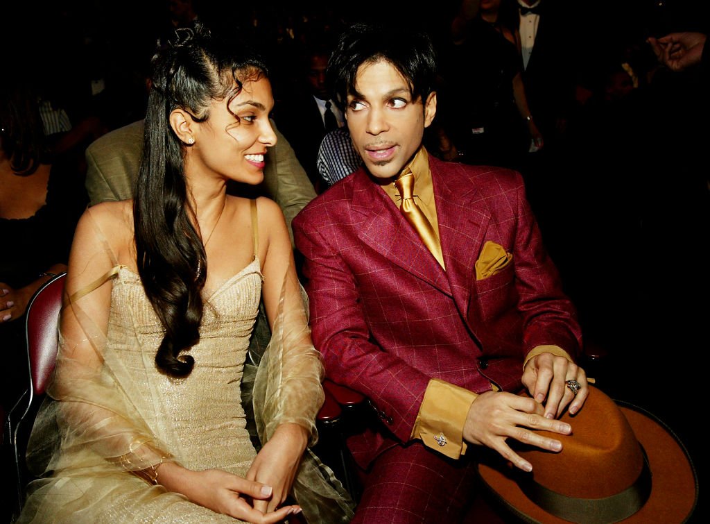 Late Prince and his wife Manuela Testolini at the 35th Annual NAACP Image Awards on March 6, 2004. | Photo: Getty Images