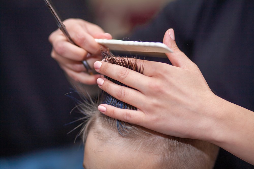 Niño durante un corte de pelo. | Foto: Shutterstock