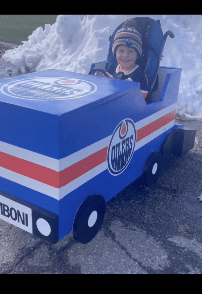 Little Easton Getting in his customized Zamboni for Halloween | Source: instagram.com/djoetting