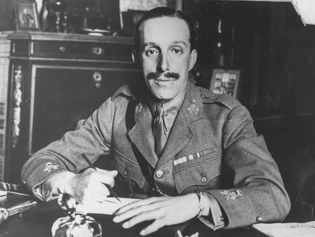 Retrato del rey Alfonso XIII de España trabajando en su escritorio, 14 de abril de 1931. | Foto: Getty Images