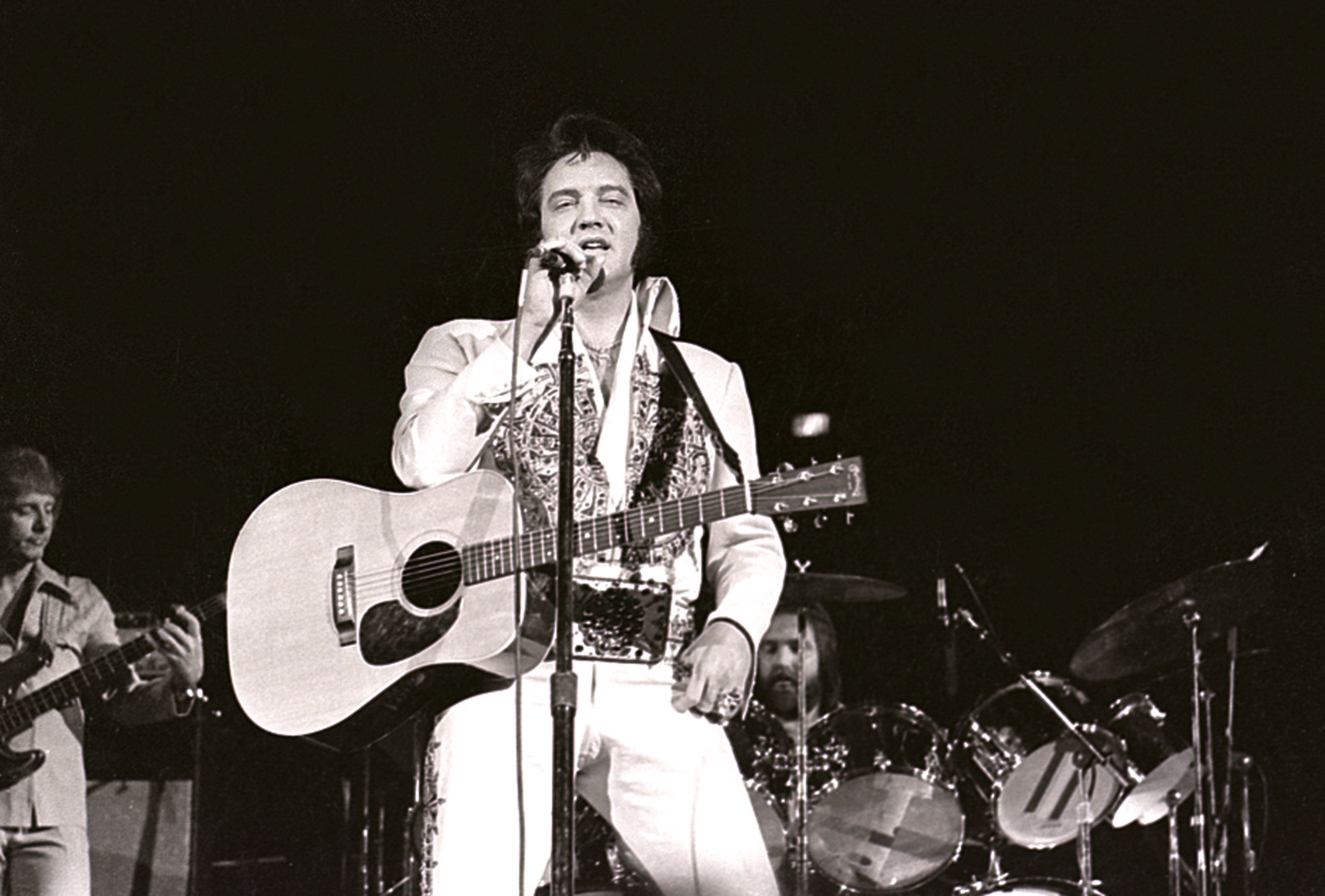 The late Elvis Presley performing on stage | Photo: Getty Images