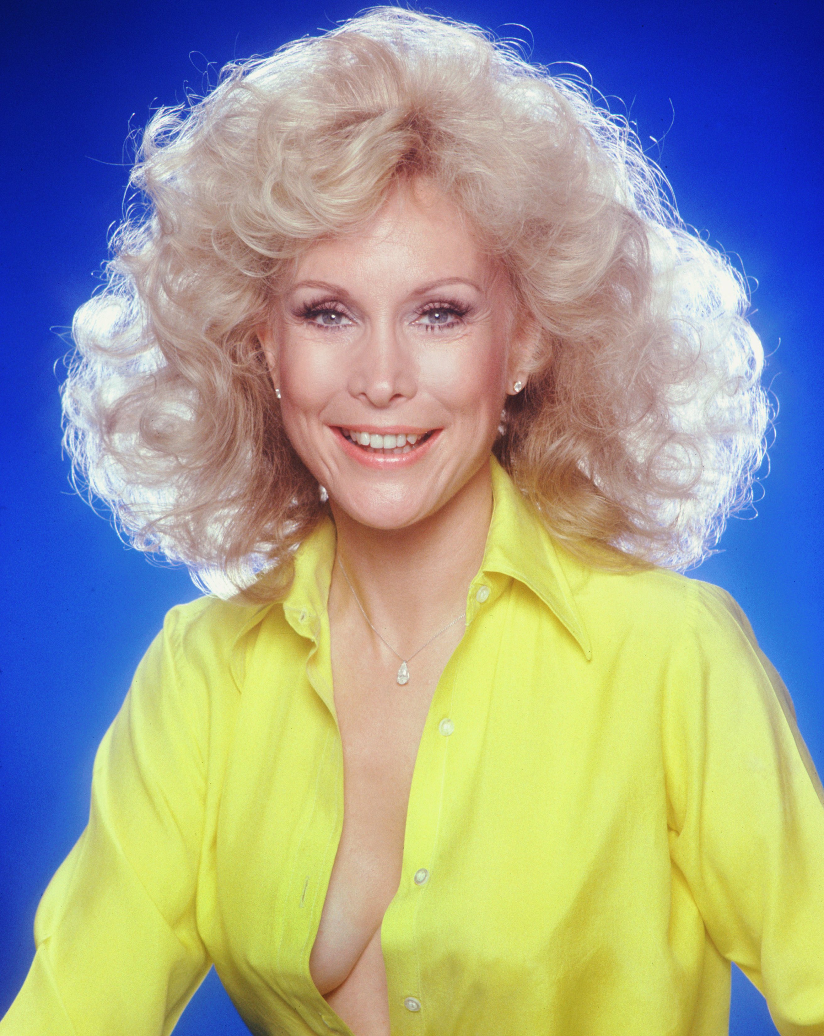 Barbara Eden poses in a yellow shirt in 1990 in Los Angeles, California. | Source: Getty Images