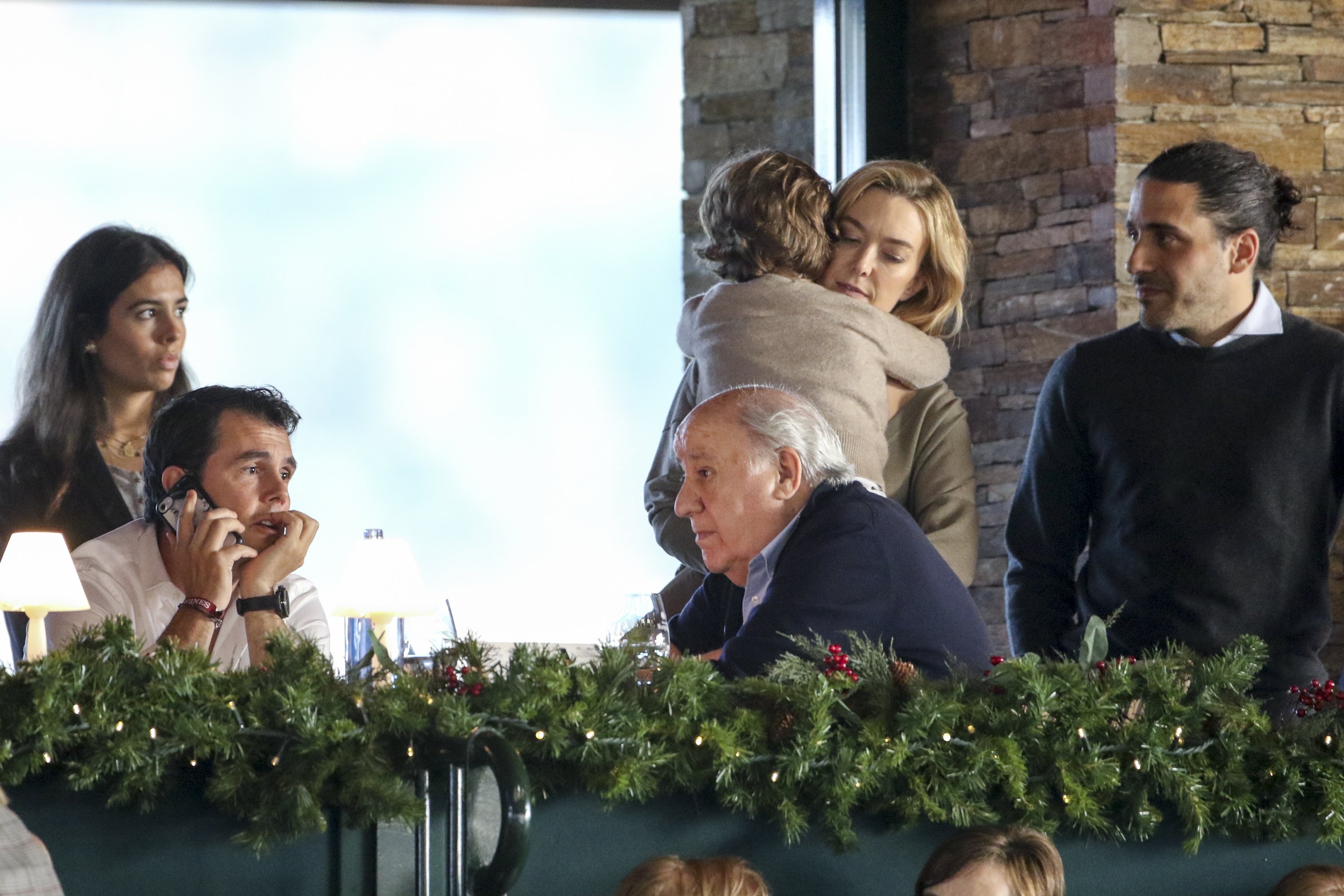 Sergio Álvarez, Amancio Ortega, Carlos Torretta, Marta Ortega y Amancio Álvarez en A Coruña en diciembre de 2018. | Foto: Getty Images