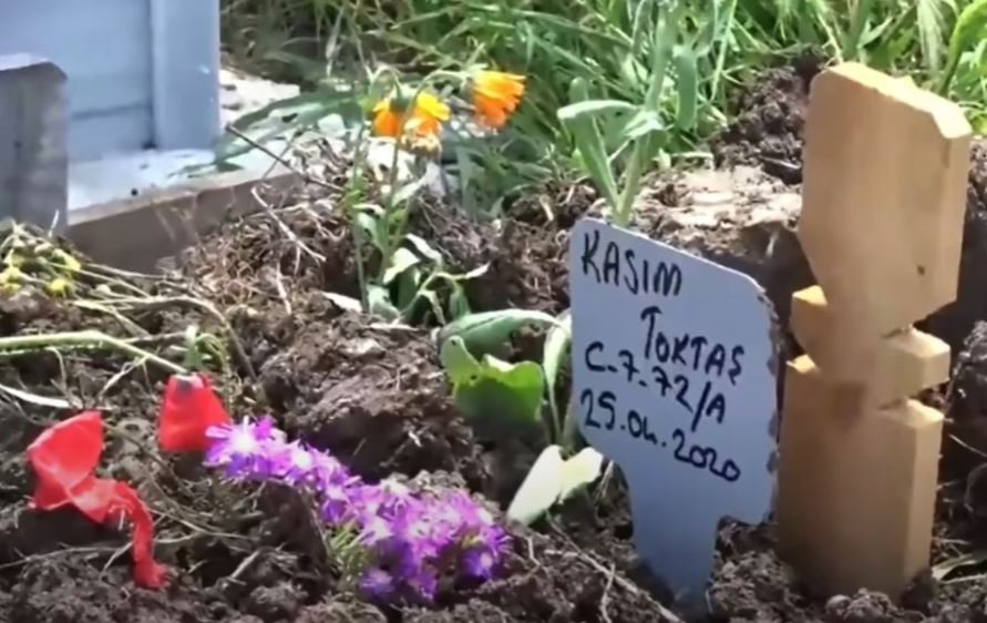 La tumba del pequeño Kasim. | Foto: Youtube/Telemundo Deportes