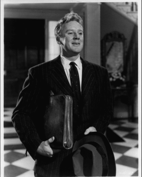Van Johnson holding belongings in a scene from the film 'State Of The Union', 1948. | Source: Getty Images