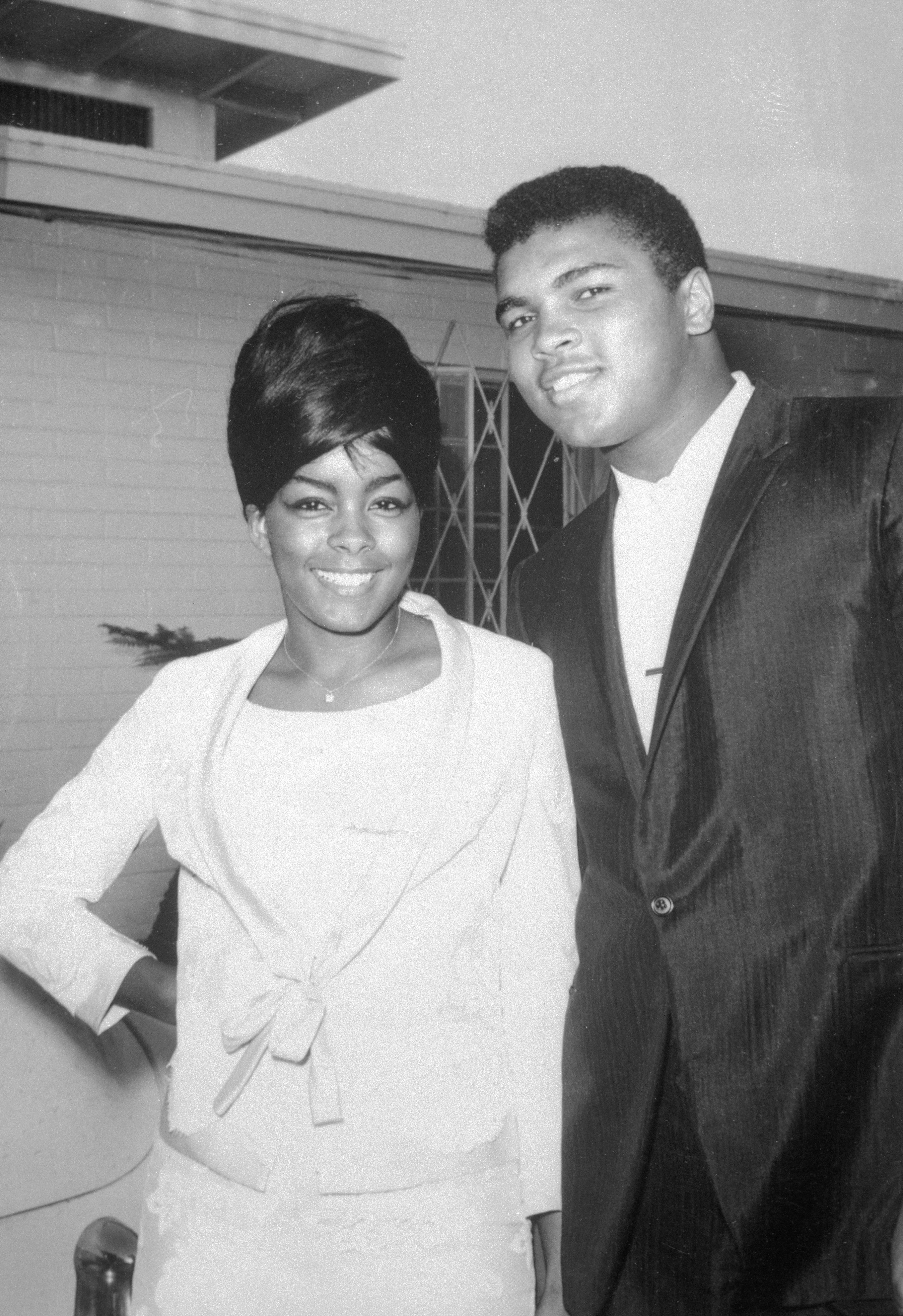 Muhammad Ali and wife Sonji Roi. | Source: Getty Images