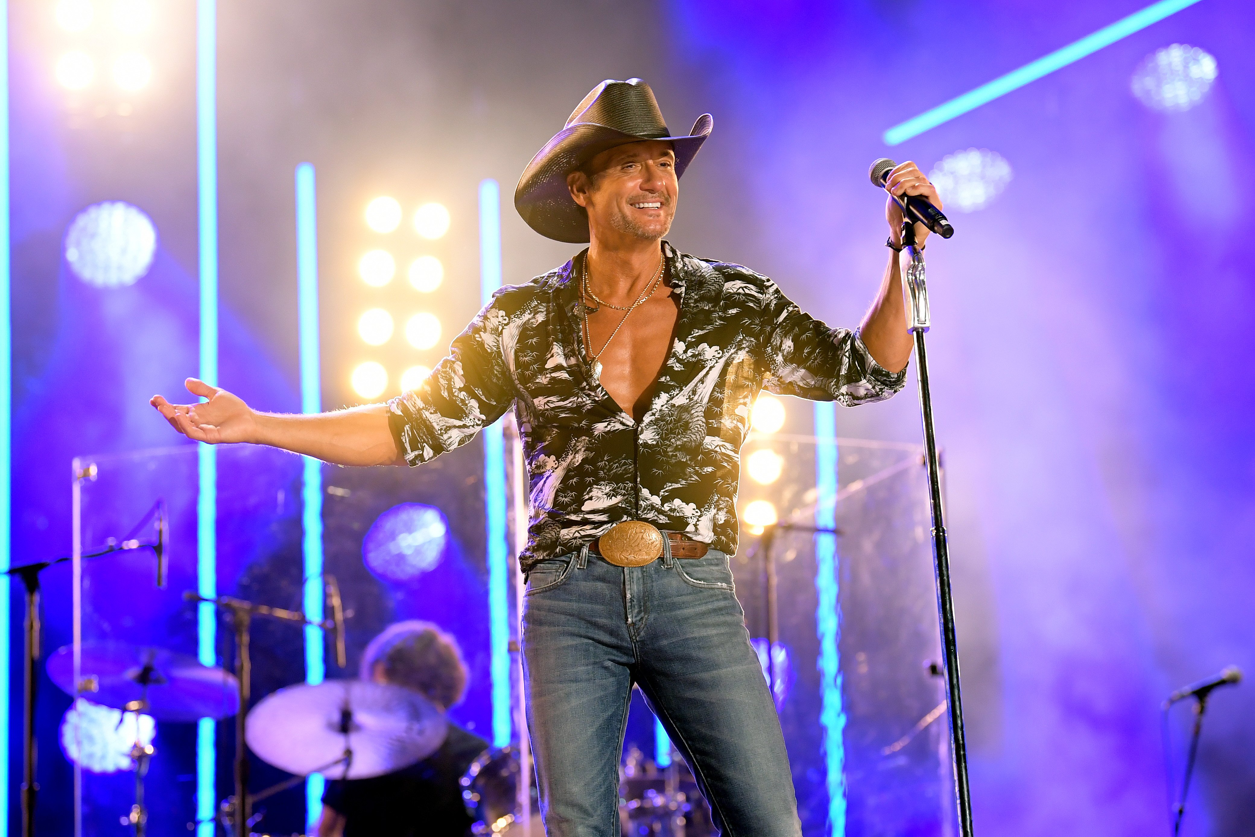 Tim McGraw performs on stage during day 3 of the 2019 CMA Music Festival on June 8, 2019 in Nashville, Tennessee. | Photo: Getty Images