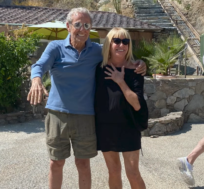 Alan Hamel and Suzanne Somers from a post dated January 1, 2024 | Source: instagram.com/suzannesomers