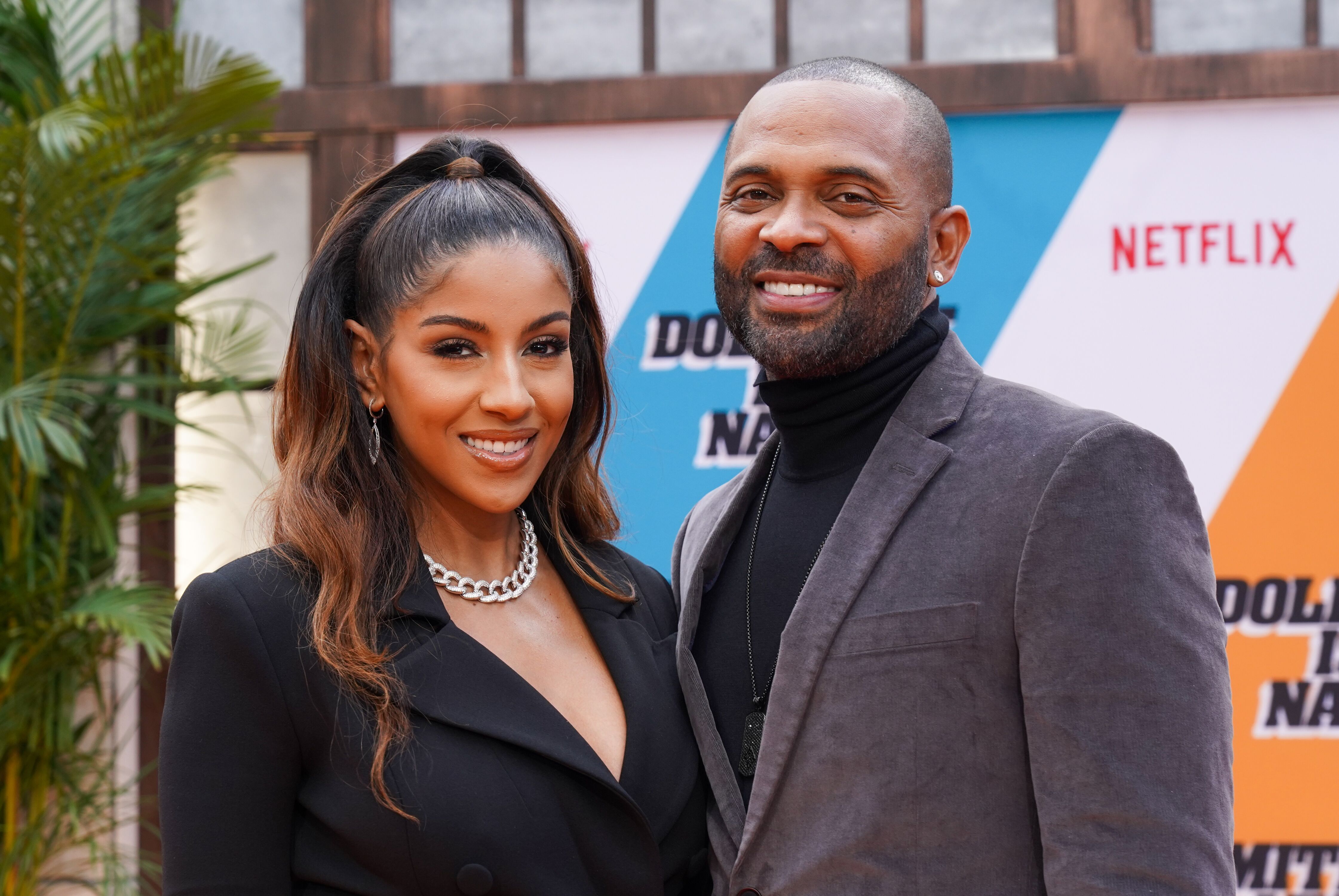 Mike Epps and Kyra Robinson attend the LA premiere of Netflix's "Dolemite Is My Name" at Regency Village Theatre l Photo: Getty Images