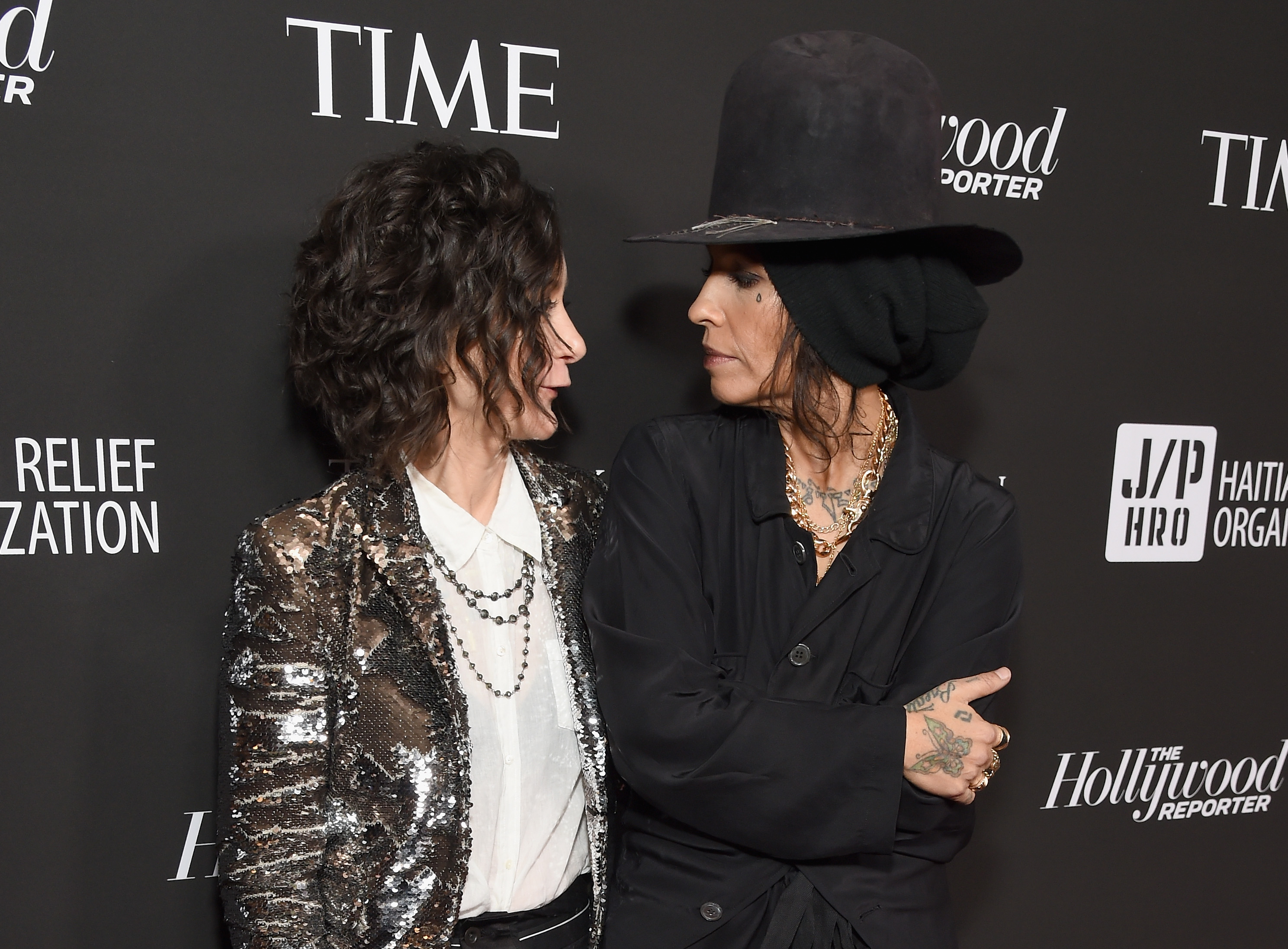 Sara Gilbert and Linda Perry at the Sean Penn CORE Gala in Los Angeles, California on January 5, 2019 | Source: Getty Images