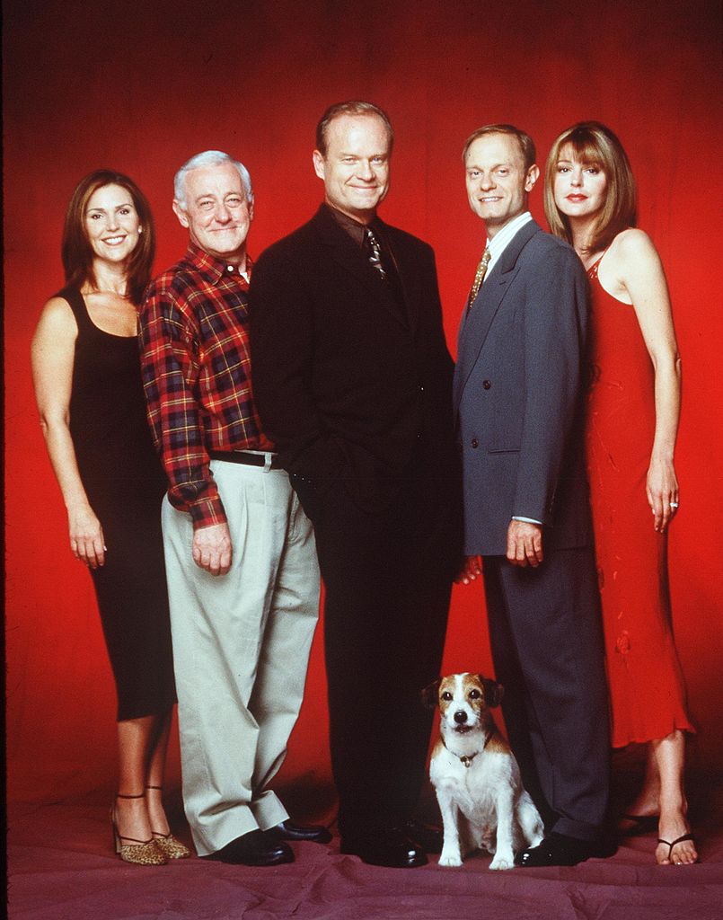 Kelsey Grammer, Peri Gilpin, Jane Leeves, John Mahoney, Moose the Dog, and David Hyde Pierce stars in the NBC series "Fraiser." | Photo: Getty Images