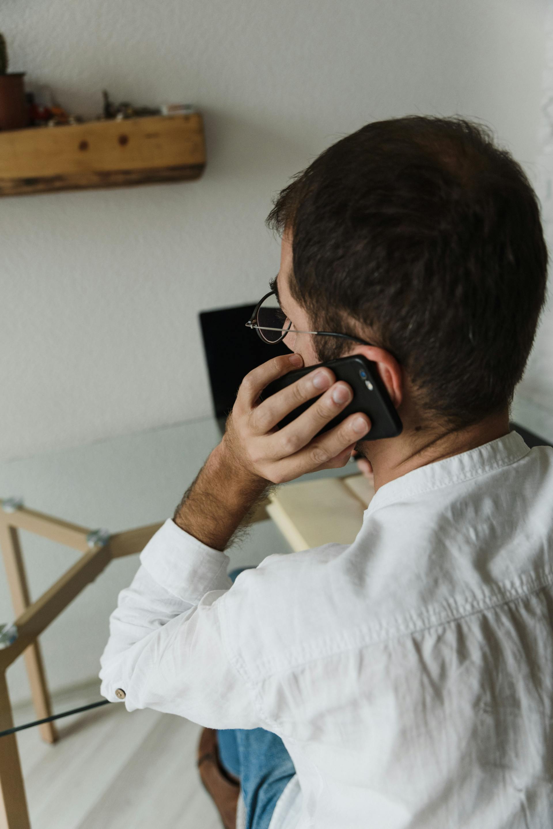 A man talking on the phone | Source: Pexels