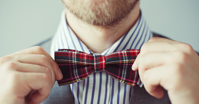 A man was traveling for work and had a formal dinner to attend. | Photo: Shutterstock