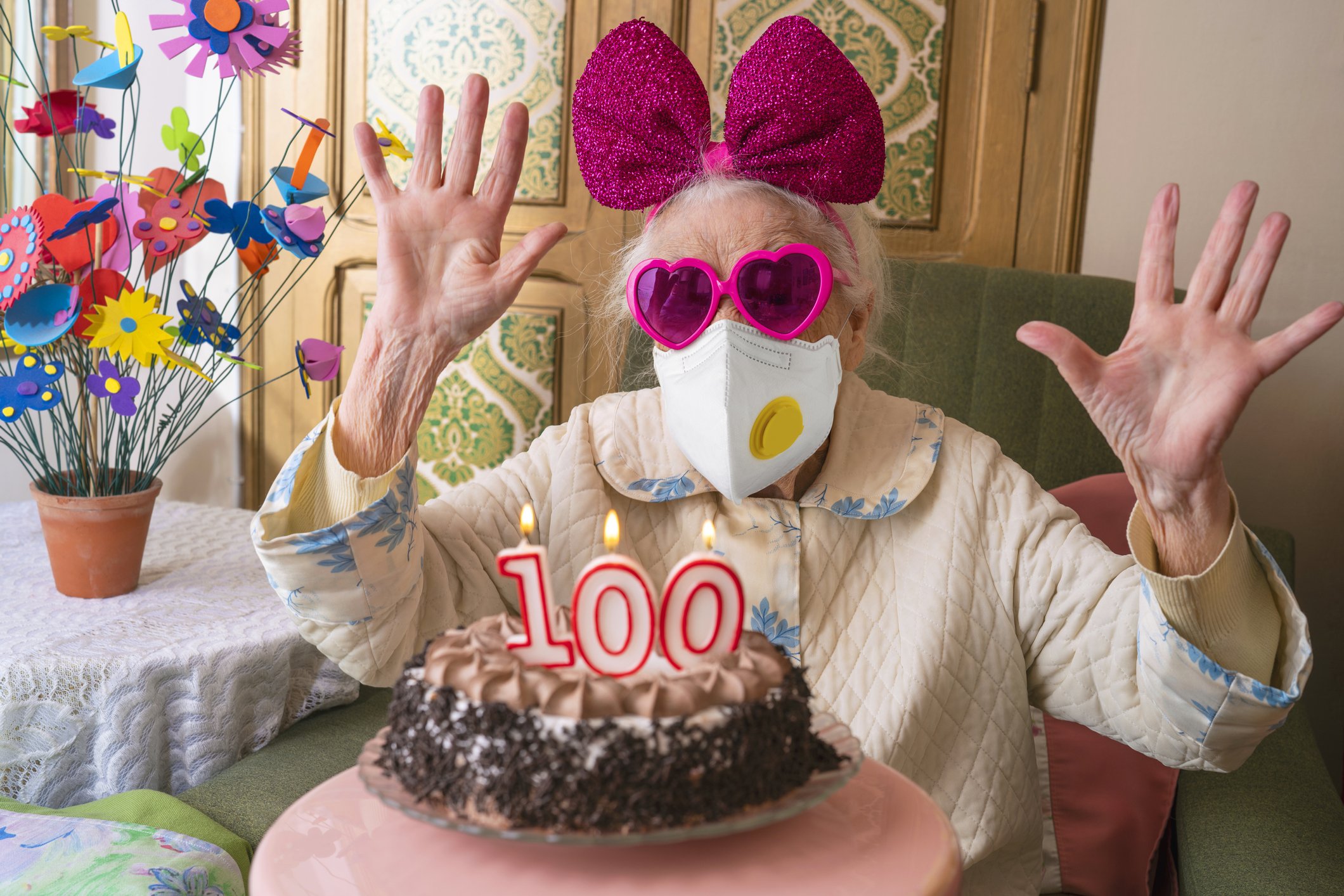 Anciana celebra cumpleaños en medio de la pandemia. | Foto: Getty Images
