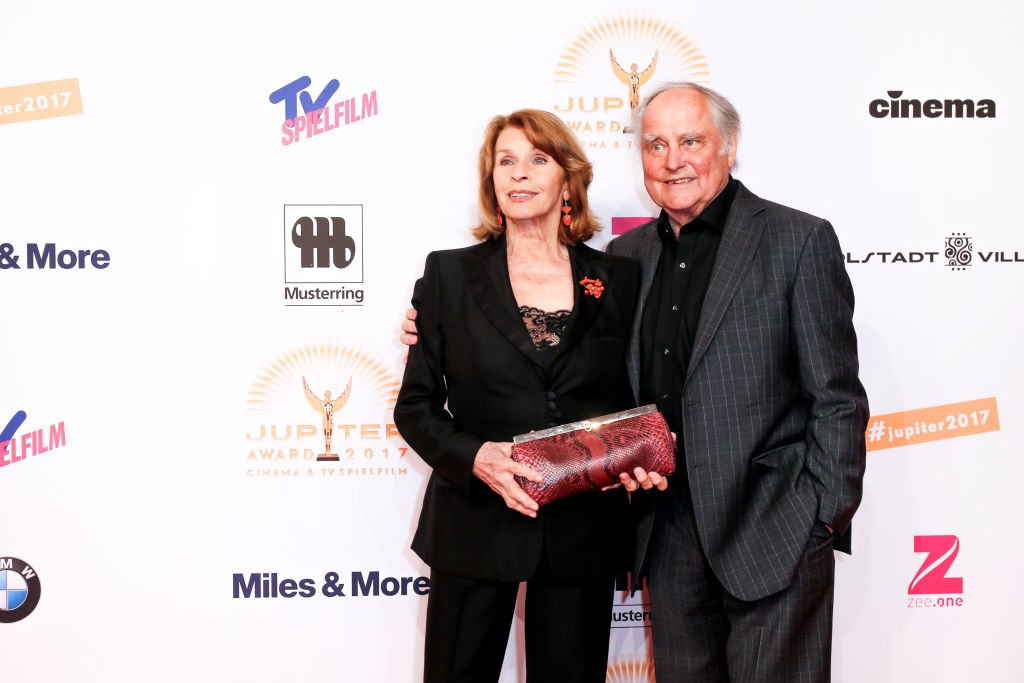 Senta Berger und ihr Ehemann Michael Verhoeven nehmen am 29. März 2017 am "Jupiter Award" im Cafe Moskau in Berlin teil. (Foto: Isa Foltin / WireImage) I Getty Images