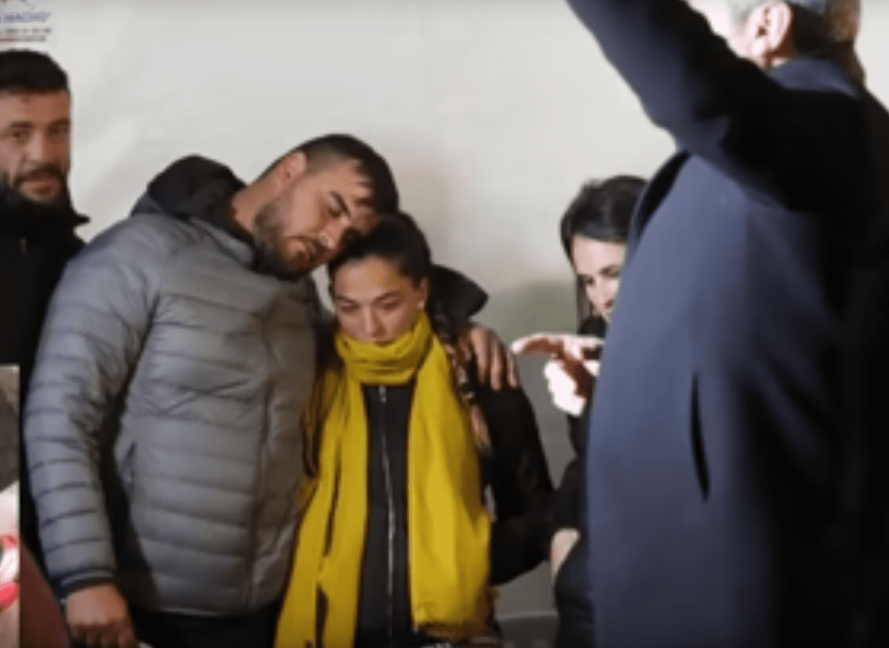 Padres de Julen, el pequeño que cayó en el pozo en Totalán, España. | Imagen: YouTube/Videos Virales