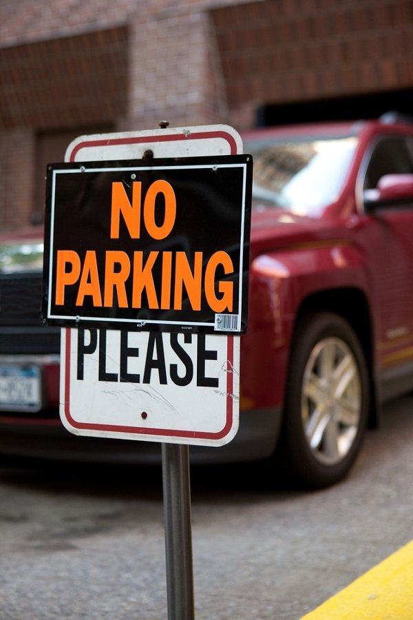 A car parked in a no parking zone.| Photo: Shutterstock.