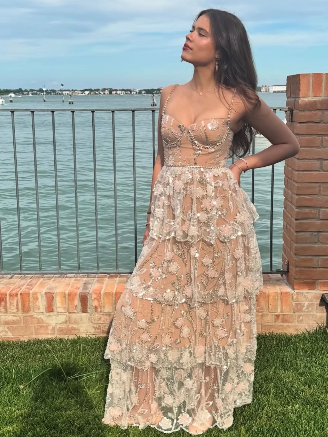 Full-body picture of Jessica Alba's daughter, Honor Warren, at the Hotel Cipriani in Venice, Italy from the actress' post from June 29, 2025 | Source: Instagram/jessicaalba