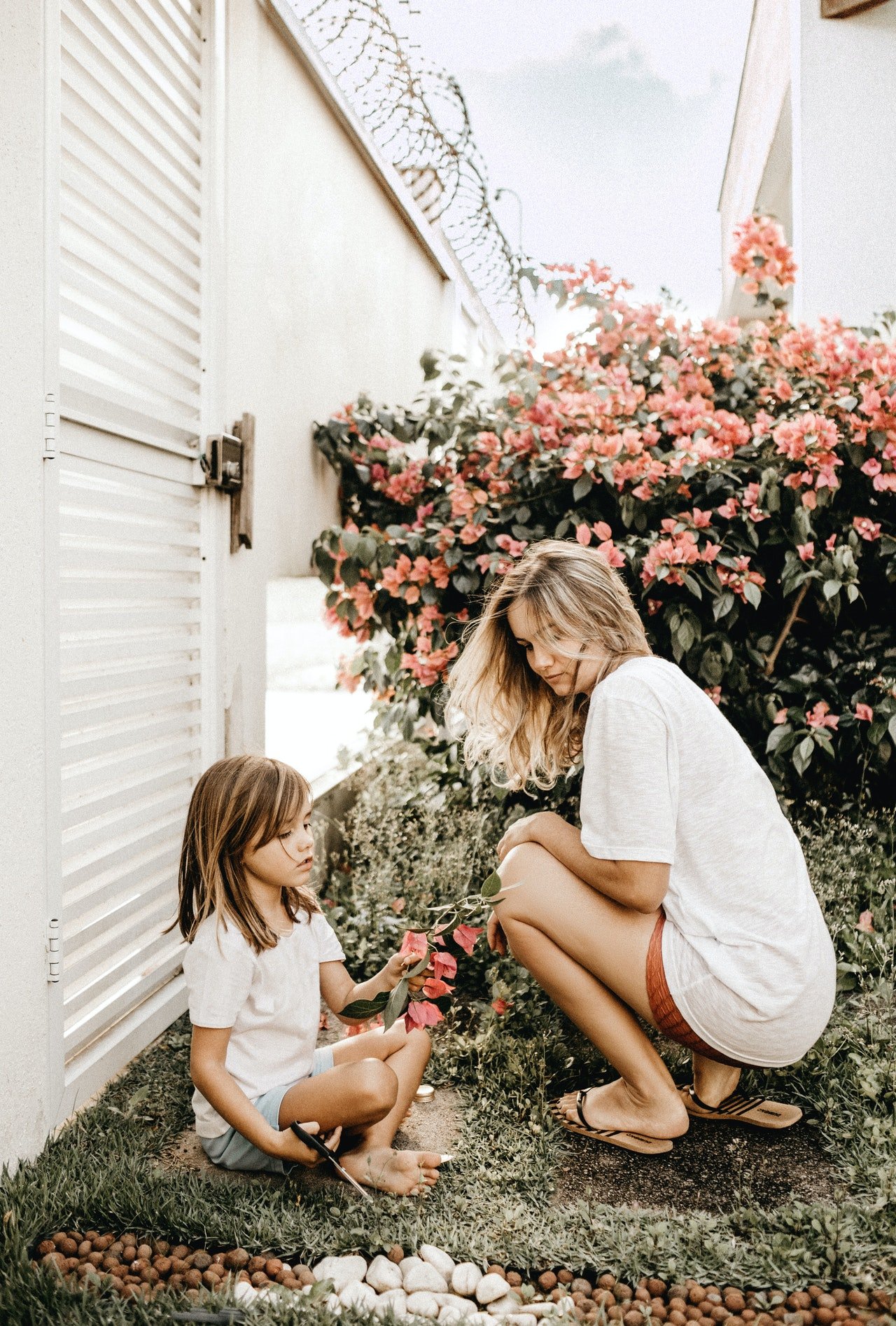Woman and her daughter spending time together | Photo: Pexels