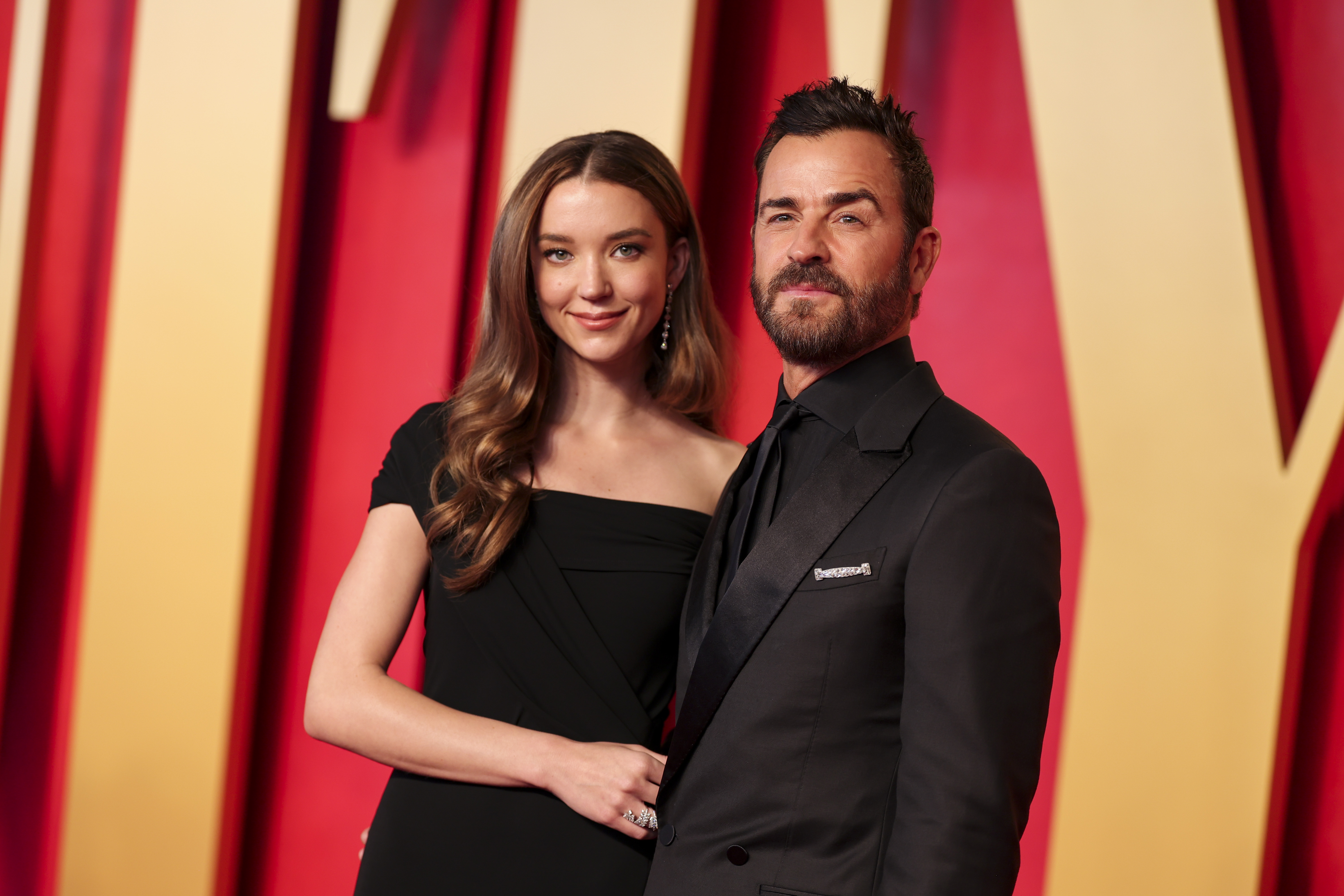 Nicole Brydon Bloom and Justin Theroux at the Vanity Fair Oscar Party in Beverly Hills, California on March 10, 2024 | Source: Getty Images | Source: Getty Images