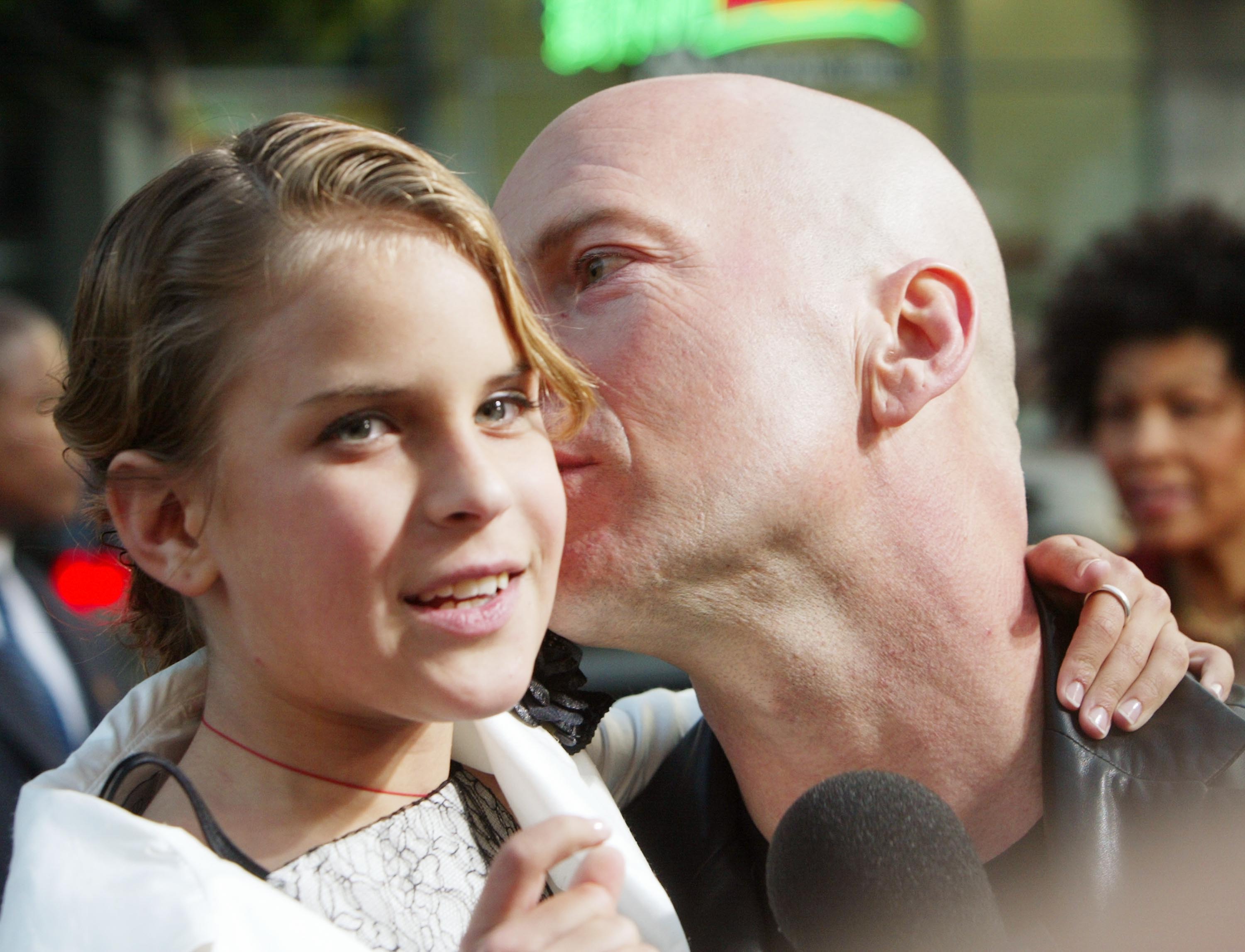 Bruce Willis with daughter Tallulah at "The Whole Ten Yards" premiere on March 7, 2004 | Source: Getty Images