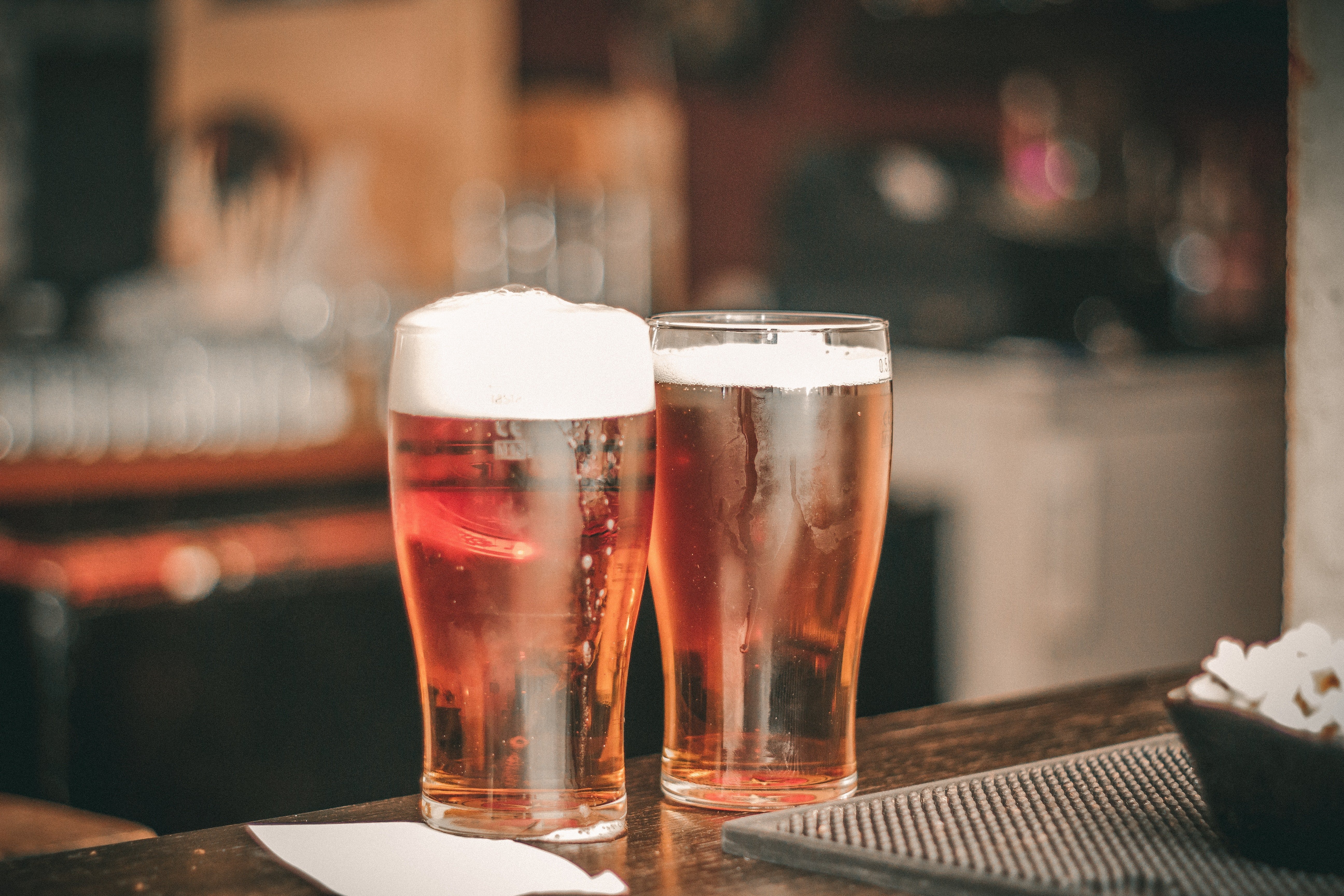Two full beer glasses. | Source: Matan Segev/Pexels