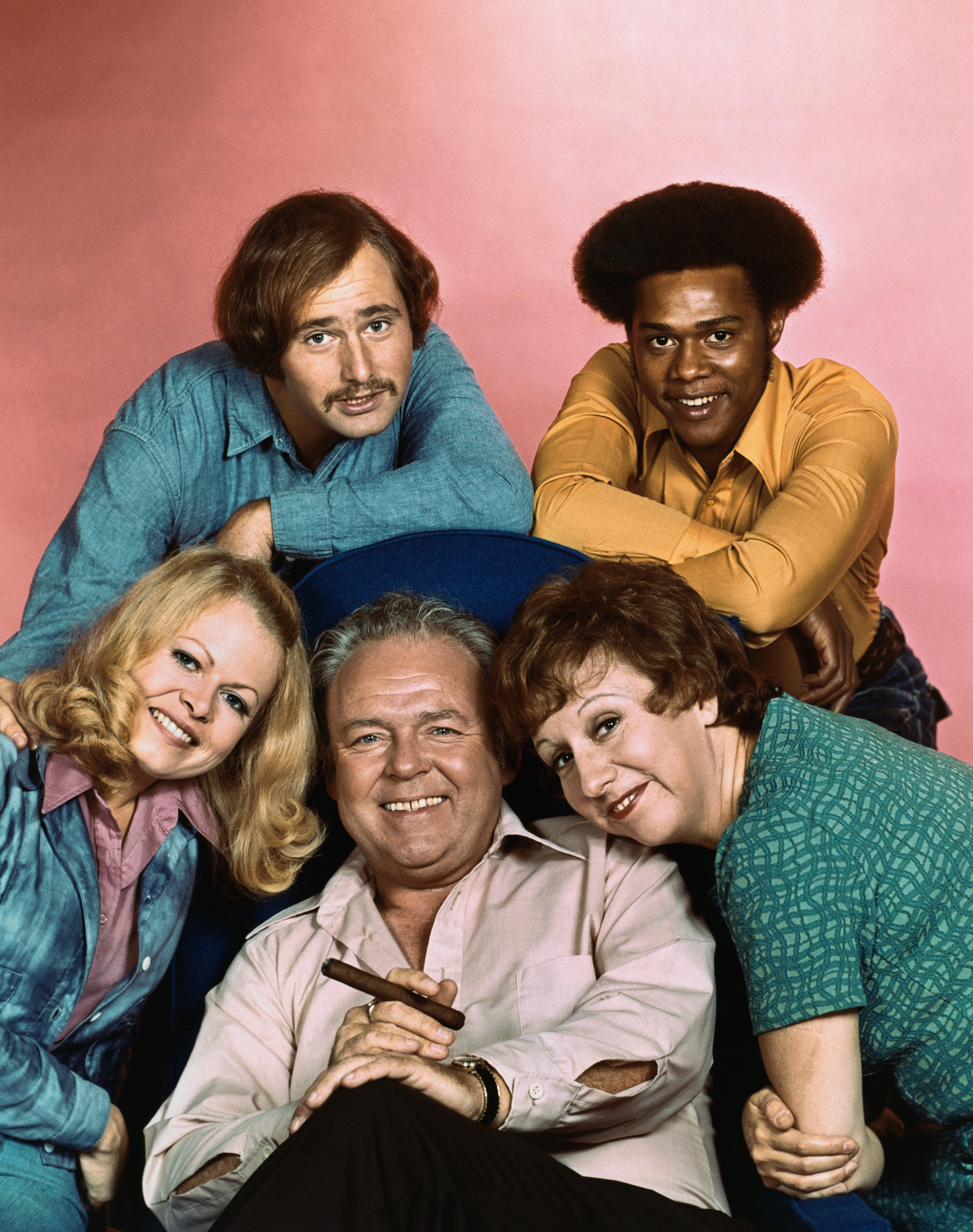 Carroll O'Connor, Sally Struthers, Rob Reiner, Mike Evans, and Jean Stapleton on "All In The Family" in 1972 | Source: Getty Images