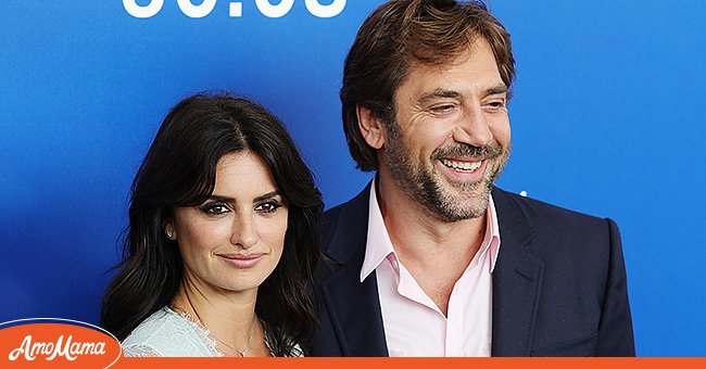 Javier Bardem and Penelope Cruz smiling for a photo at an event. | Photo: Getty Images