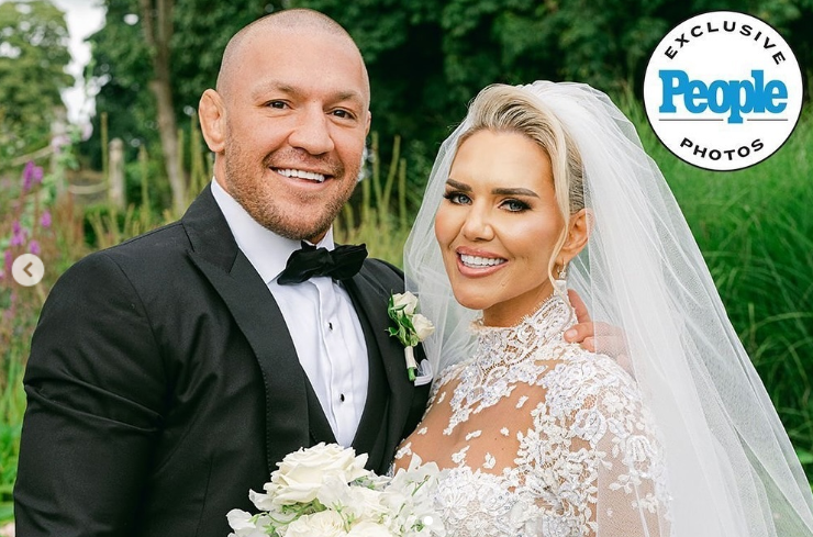 Erin McGregor and Terry Kavanagh smile together during their wedding on August 17, 2024 | Source: Instagram/people