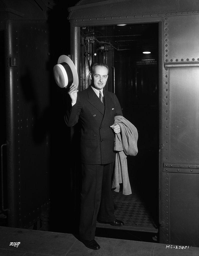 Producer Paul Bern (Paul Levy) (1889 - 1932), the second husband of MGM star Jean Harlow and Irving Thalberg's right-hand man, waving farewell as he boards a train. The marriage lasted only a few weeks ending in his suicide in September 1932. | Source: Getty Images