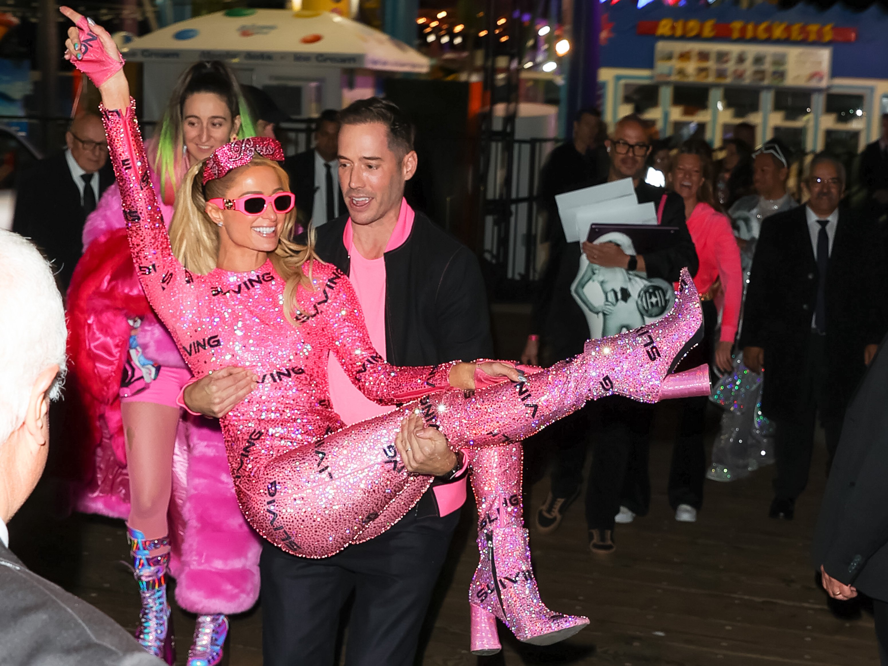 Paris Hilton and Carter Reum are seen on November 11, 2022 in Los Angeles, California | Source: Getty Images 