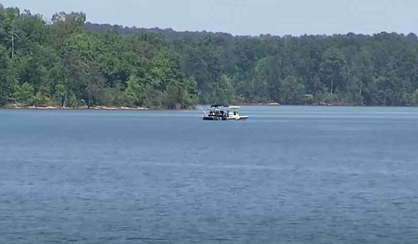 Search and rescue teams looking for the bodies of Edwark Kirk and Eynn Wilson at Clarks Hill Lake in Georgia | Photo: Fox 54