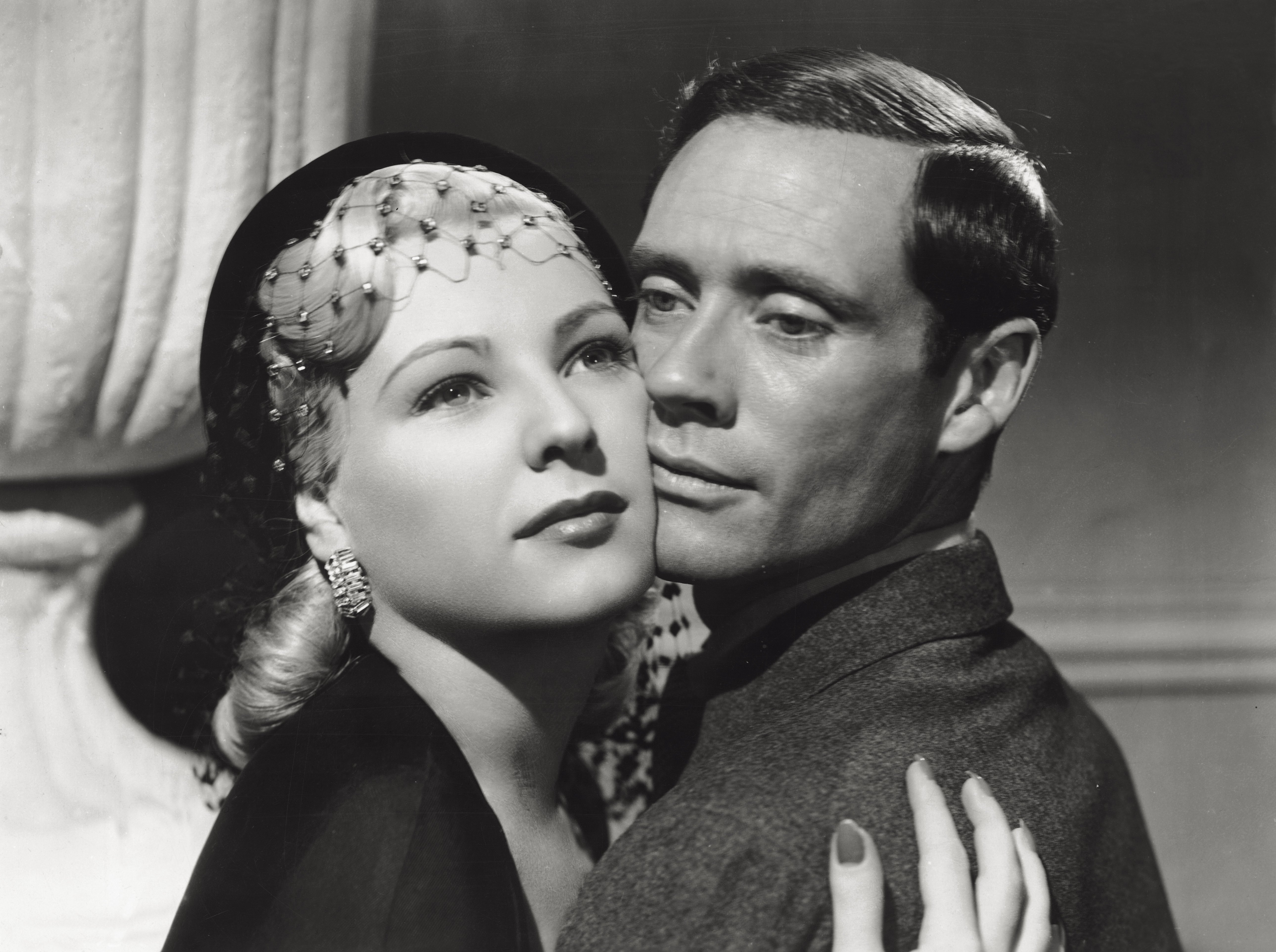 Mel Ferrer y Stern Miroslava en una escena romántica de la película 'The Brave Bull', 1951. | Foto: Getty Images