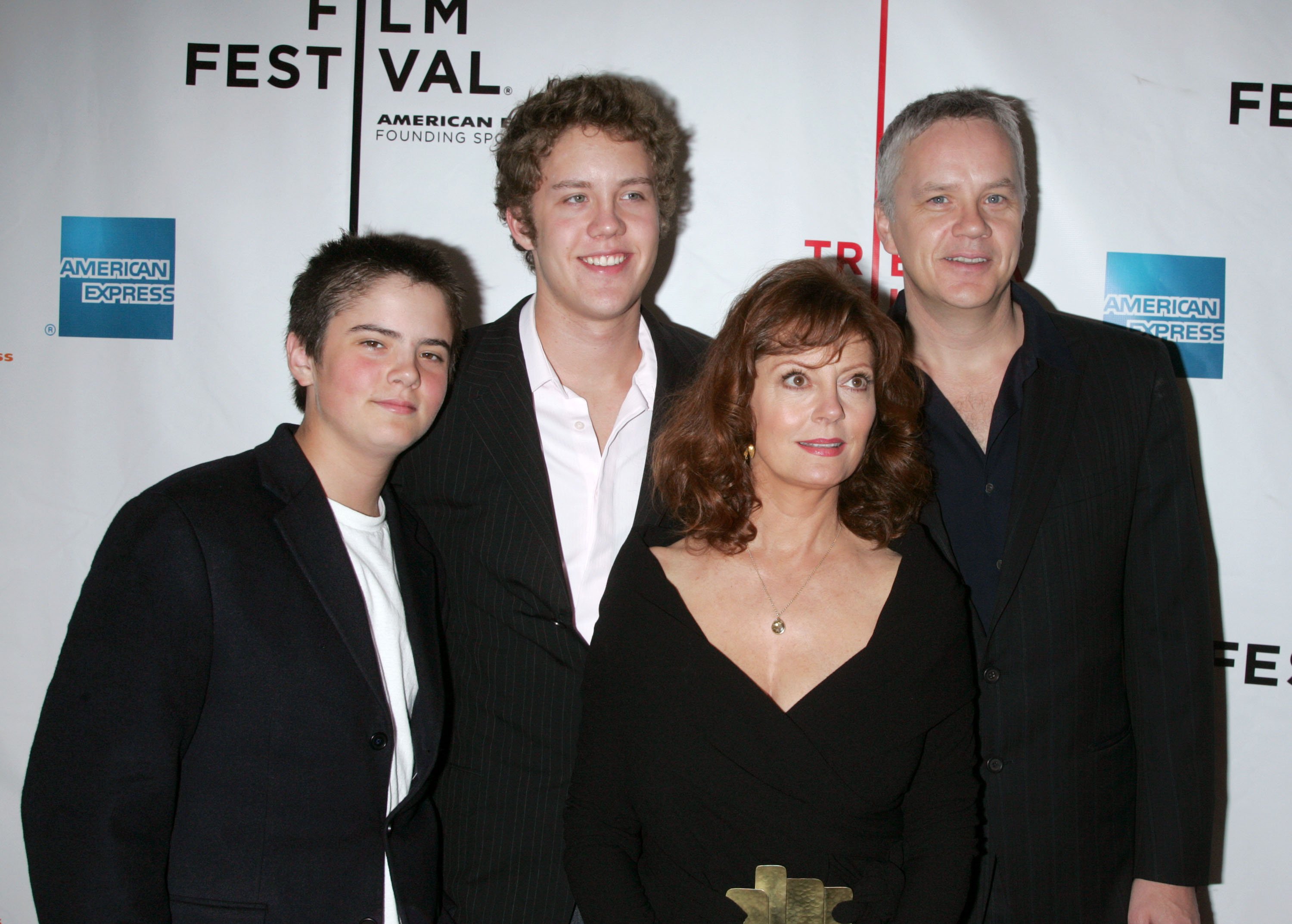 Tim Robbin and Susan Sarandon with their sons Miles and Jack Robbins in New York 2007. | Source: Getty Images