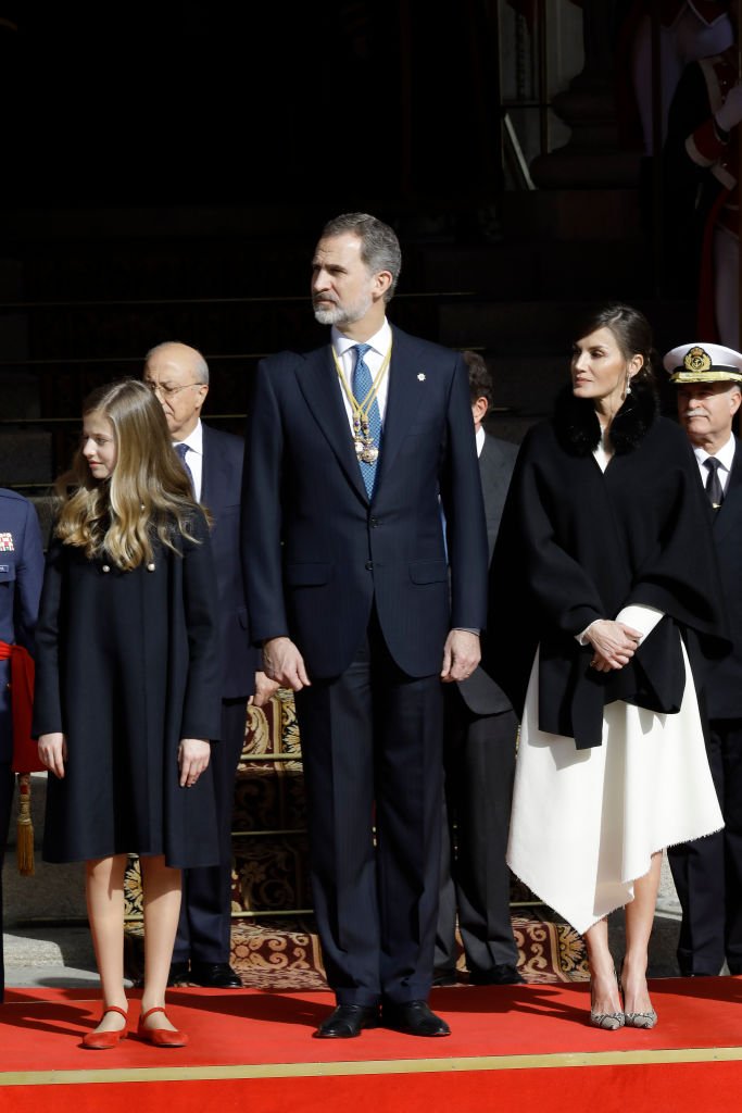 La princesa Leonor, el rey Felipe VI y la reina Letizia en el Parlamento español el 03 de febrero de 2020 en Madrid, España. │Foto: Getty Images