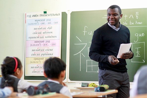 Teacher  teaching students in a classroom | Photo: Getty Images