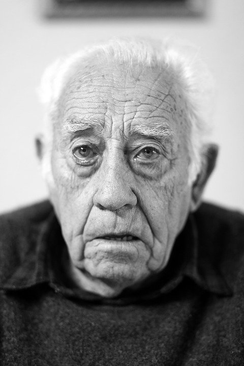 A photo of a sick elderly man staring at the camera.  | Photo: Pixabay