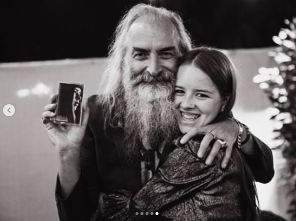 Warren Ellis and Nell Smith. | Source: Instagram/mrsimonrayemond