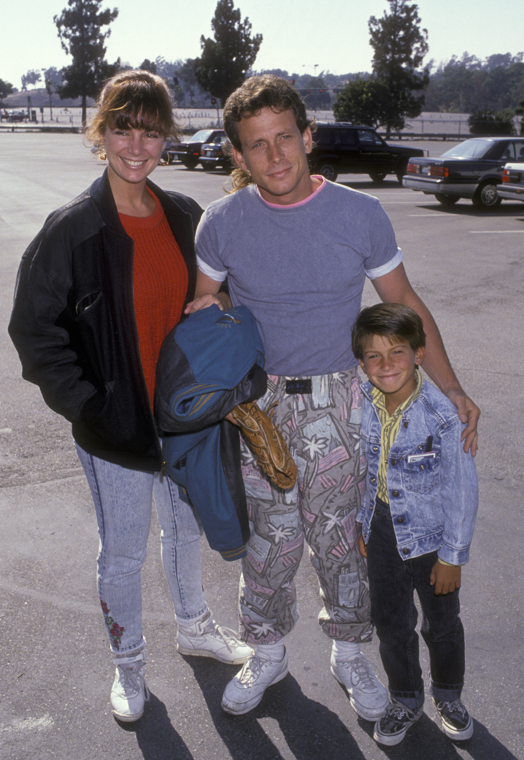 Actor Willie Aames and family attend Hollywood All-Star Game on August 26, 1989 at Dodger Stadium in Hollywood, California.| Source: Getty Images