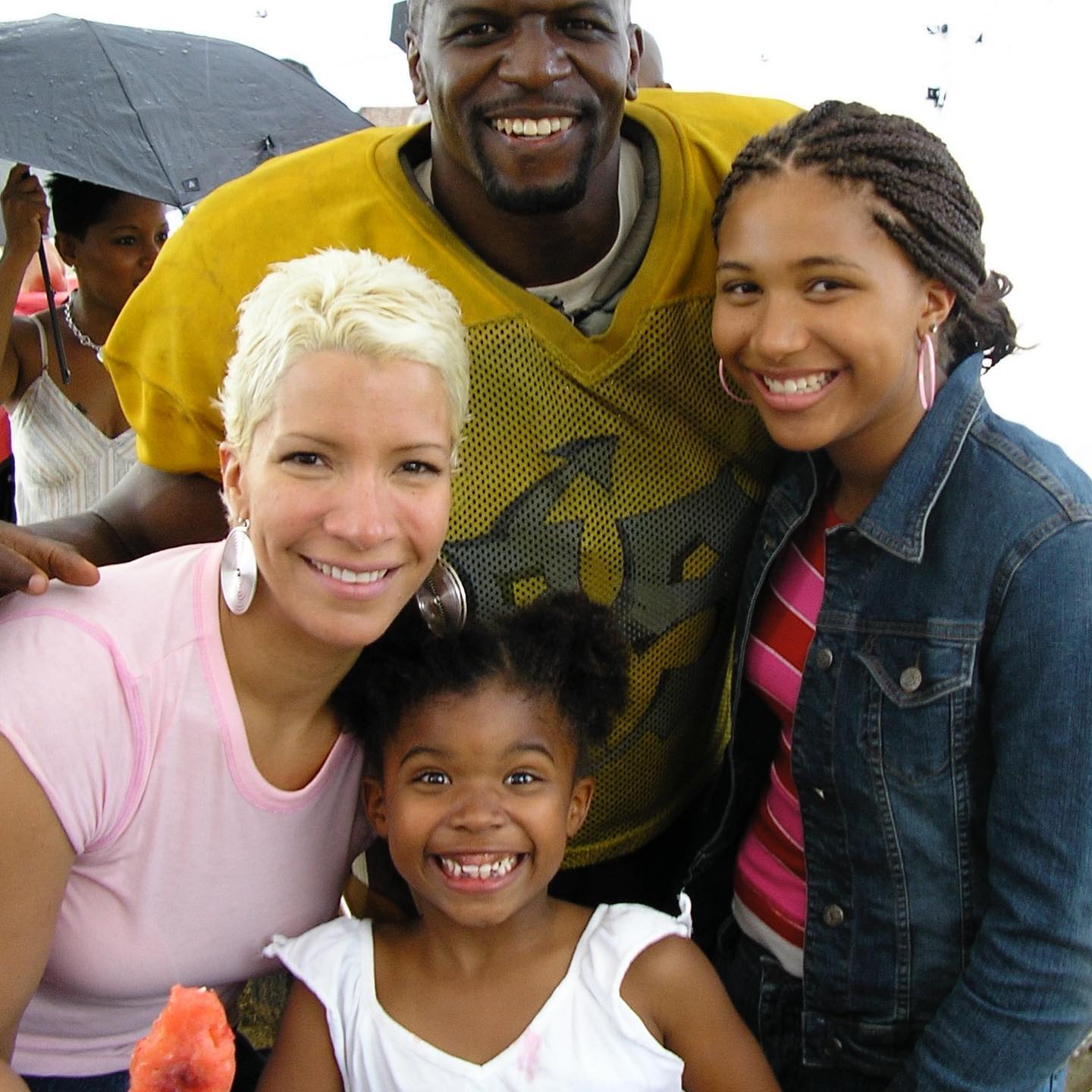 Terry and Rebecca Crews with two of their daughters, from a post dated November 14, 2022 | Source: Facebook/realterrycrews