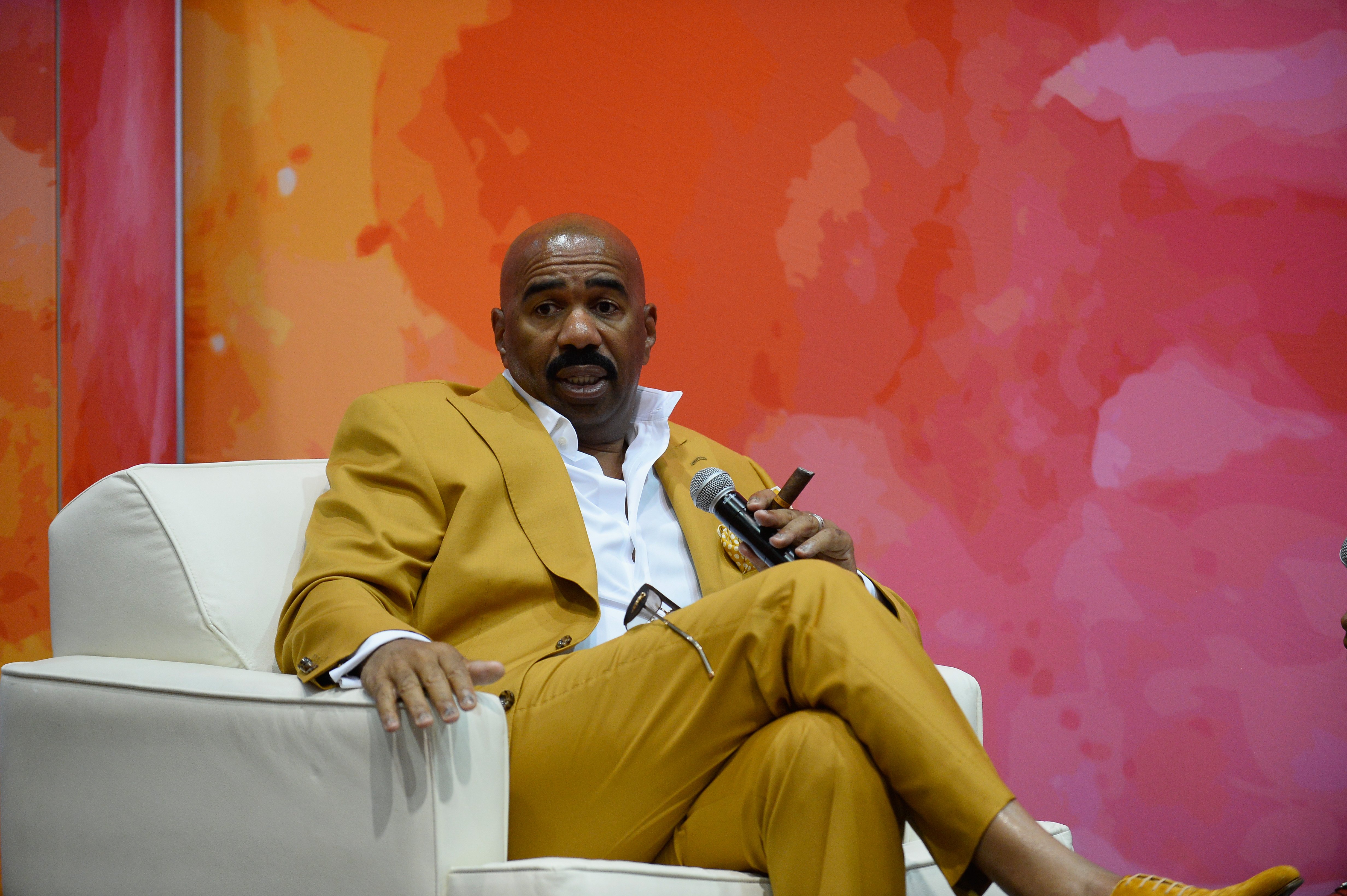 Steve Harvey speaks at the State Farm Color Full Lives Art Gallery during the 2016 State Farm Neighborhood Awards at Mandalay Bay Resort and Casino on July 22, 2016 in Las Vegas, Nevada. | Photo: GettyImages/Global Images of Ukraine
