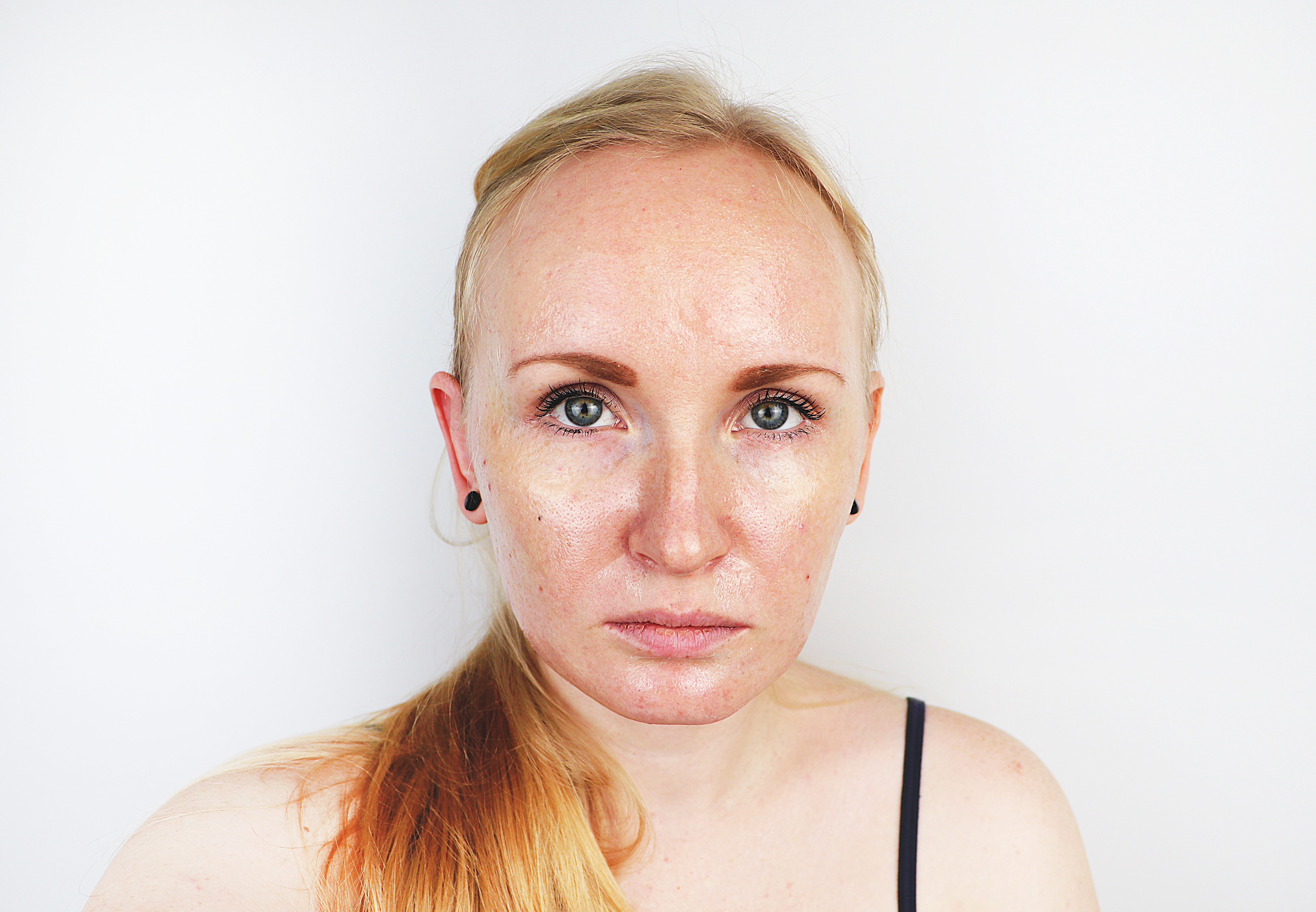 A photo of a woman with oily skin | Source: Shutterstock