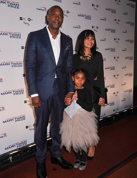 Dave Chappelle with wife Elaine Chappelle and daughter Sonal Chappelle at The John F. Kennedy Center on October 18, 2015 | Source: Getty Images