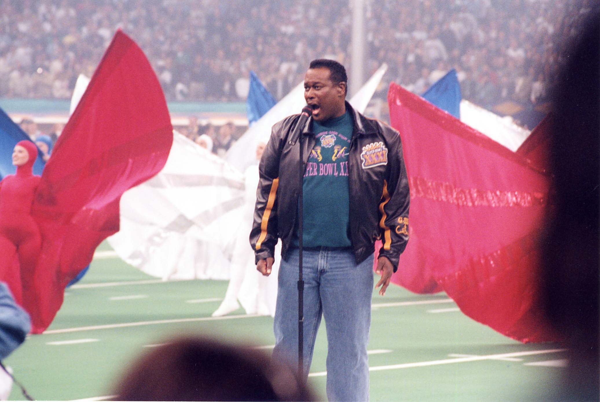 Luther Vandross at the 1997 Super Bowl in New Orleans. | Photo: Getty Images. 